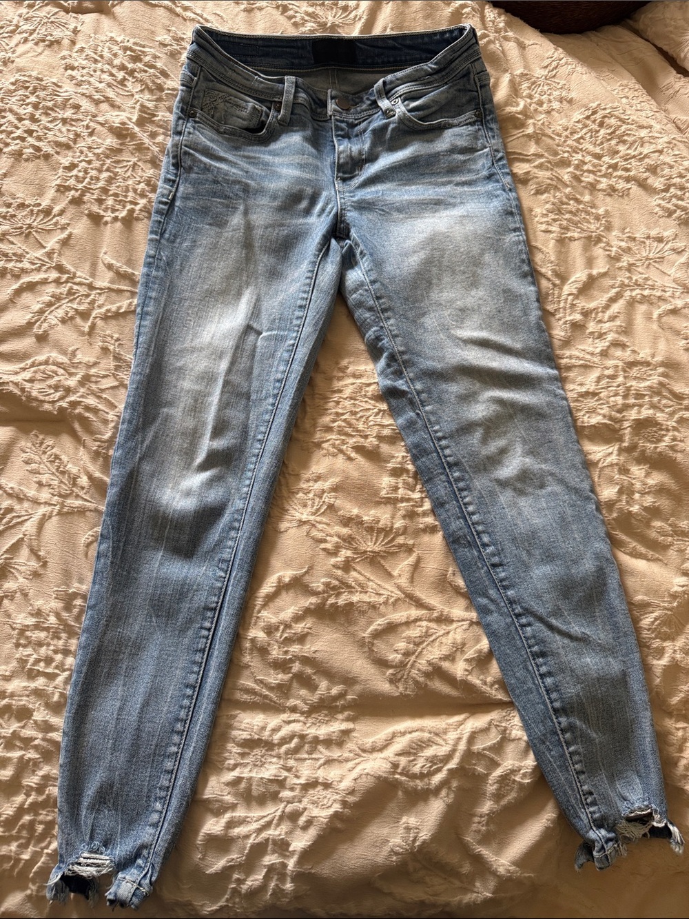 Buckle Black Women’s Light Blue Washed Skinny Jeans